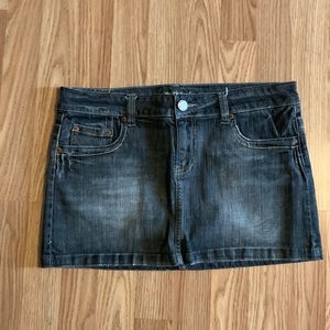American Eagle charcoal gray mini skirt. Size 12
